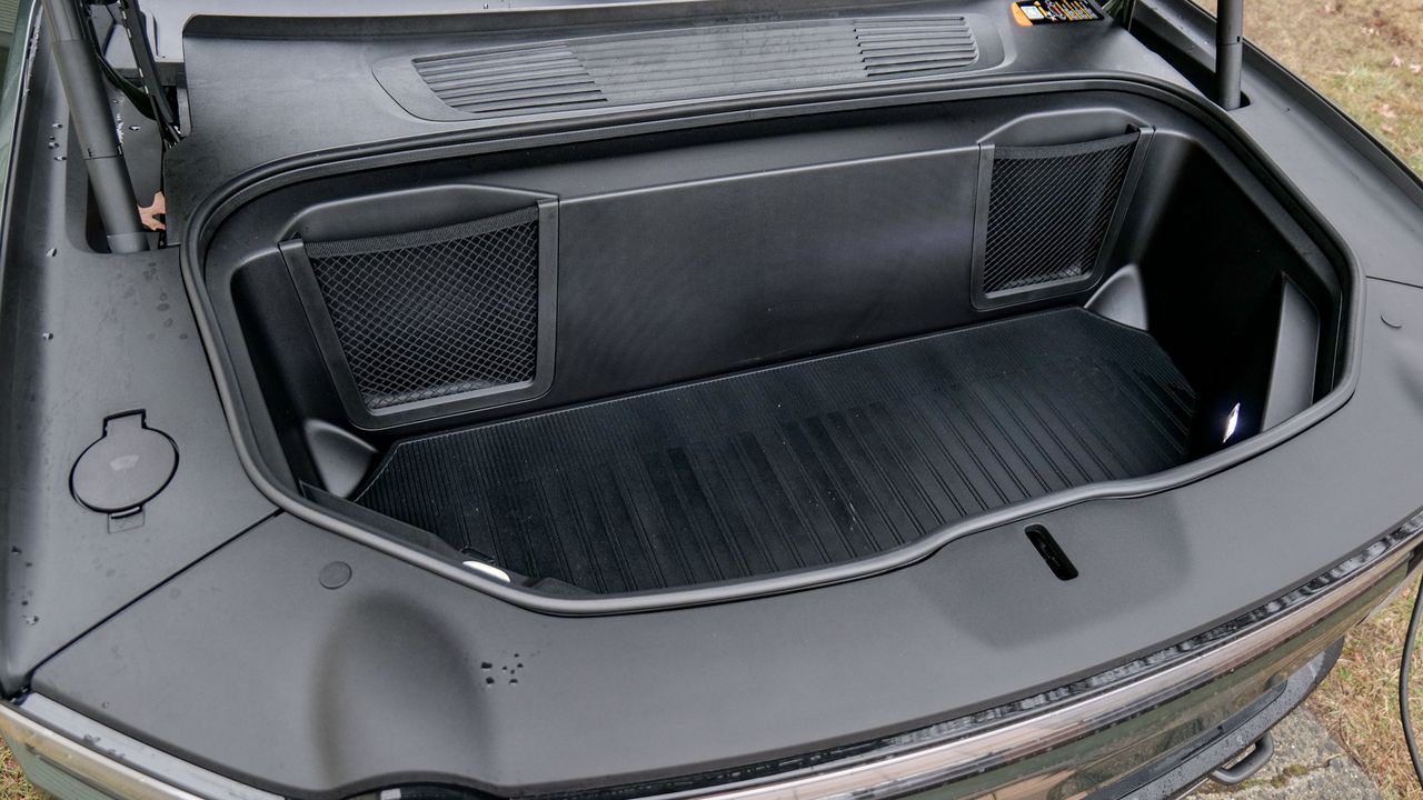 2025 Rivian R1T Tri.