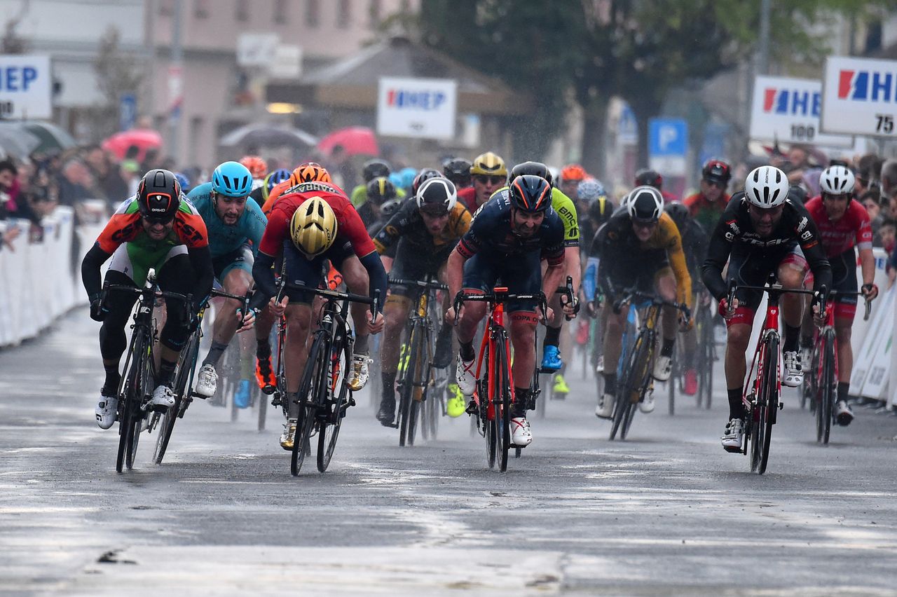 Niccolo Bonifazio (Bahrain-Merida) heads toward victory