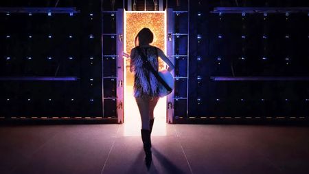 Taylor Swift walks through stage doors