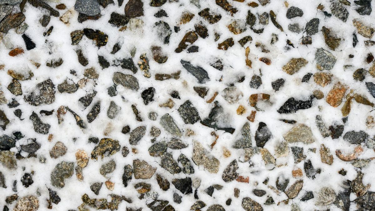 How to shovel snow off gravel: 4 simple steps | Homes and Gardens