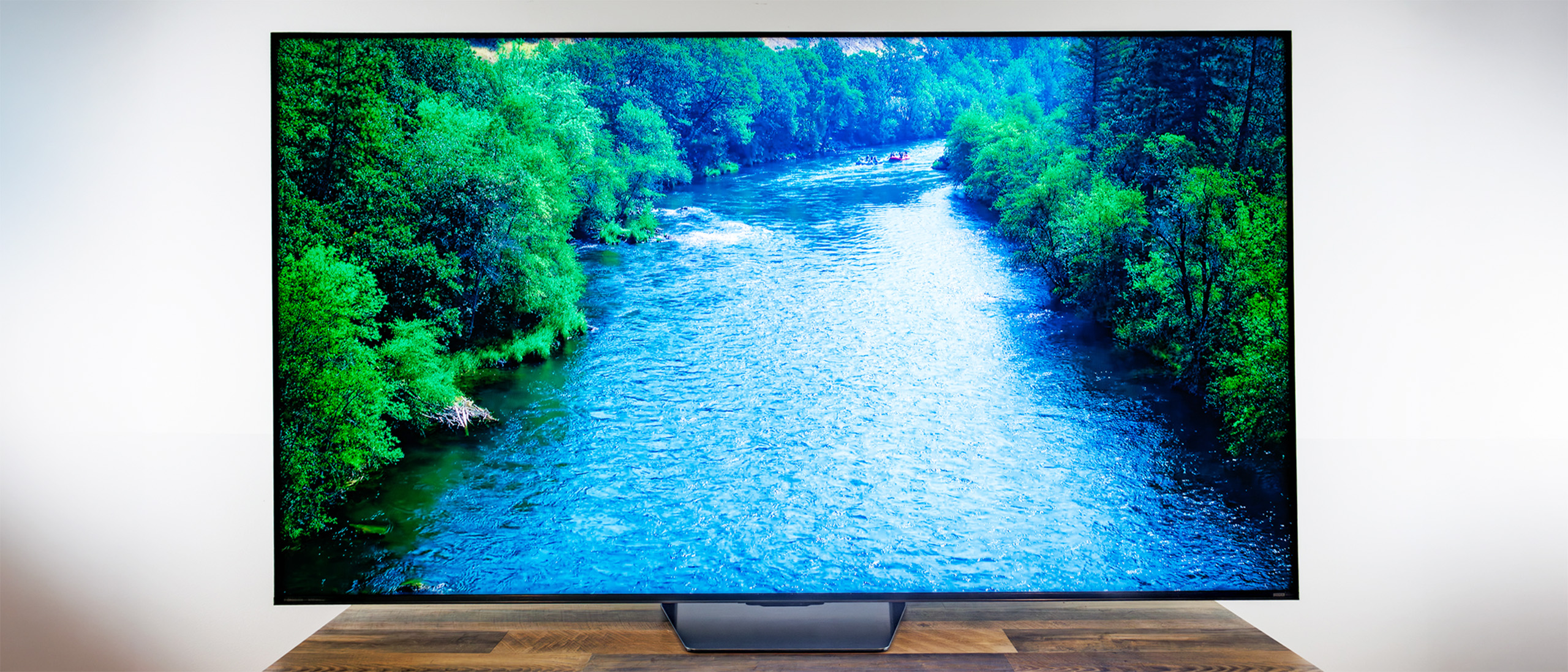 Hisense 75UR8SG RGB MiniLED TV on a desk