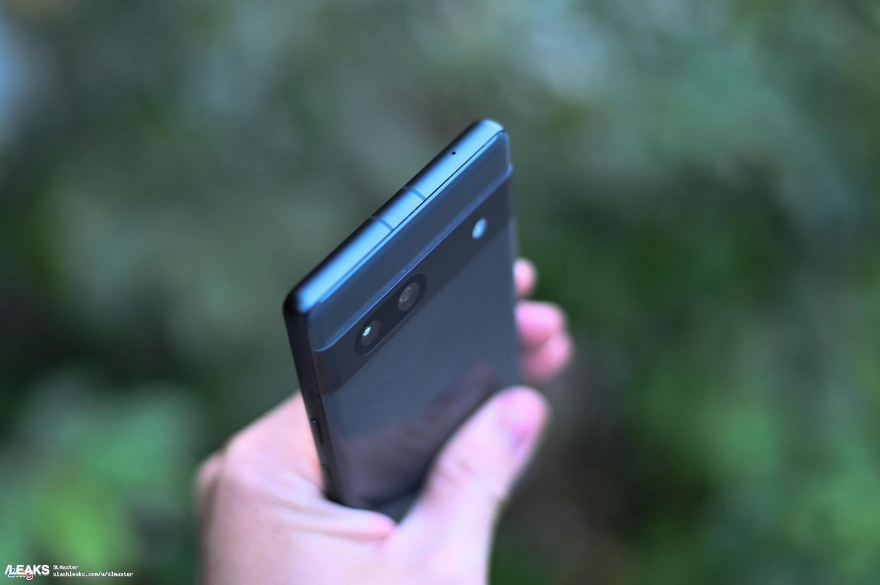 Google Pixel 7a top corner