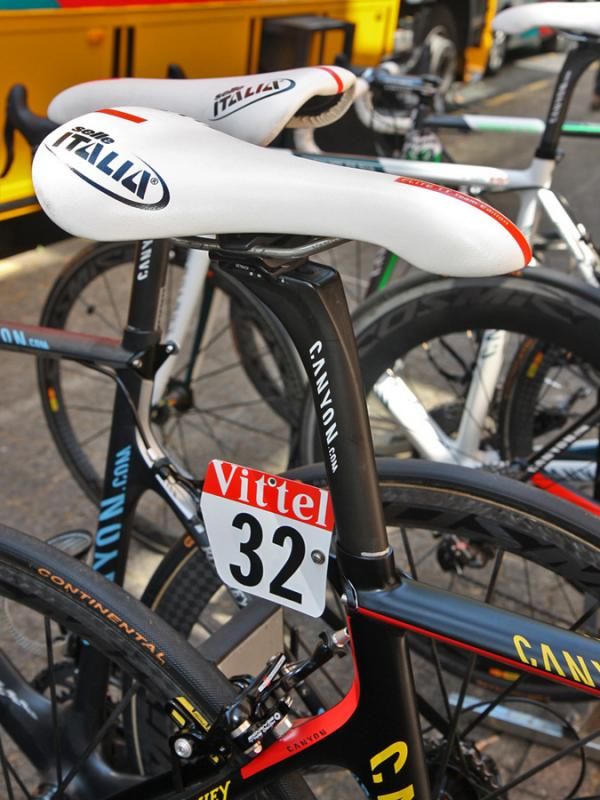 A Selle Italia Flite TT Team Edition saddle is mounted atop Canyon's own VCLS carbon fiber seatpost with adjustable setback.