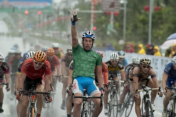 It's a hat-trick for Kenny 'The Flying Dutchman' Van Hummel as he takes out the shortened stage seven from Chengmai to Danzhou.