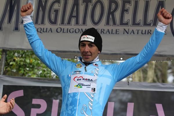 Matteo Montaguti (Colnago) in the new leader's jersey.
