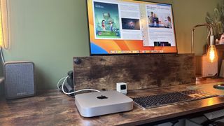 M2 Mac mini on a wooden desk