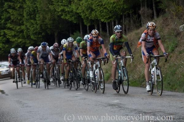 The peloton on stage 3