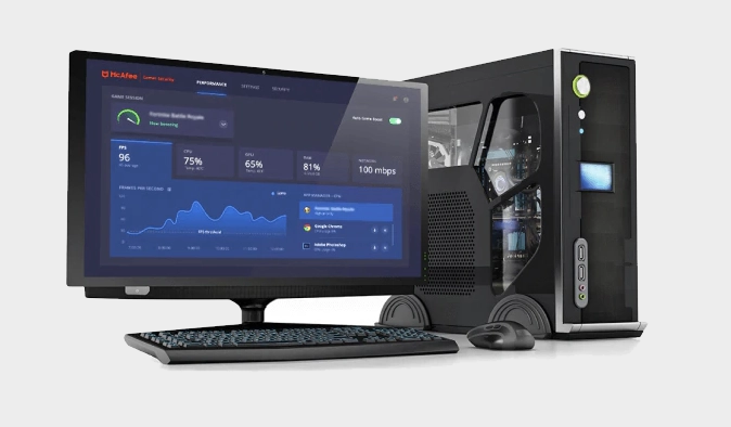 McAfee Gamer Security digambarkan terbuka di PC gaming, dengan latar belakang abu-abu