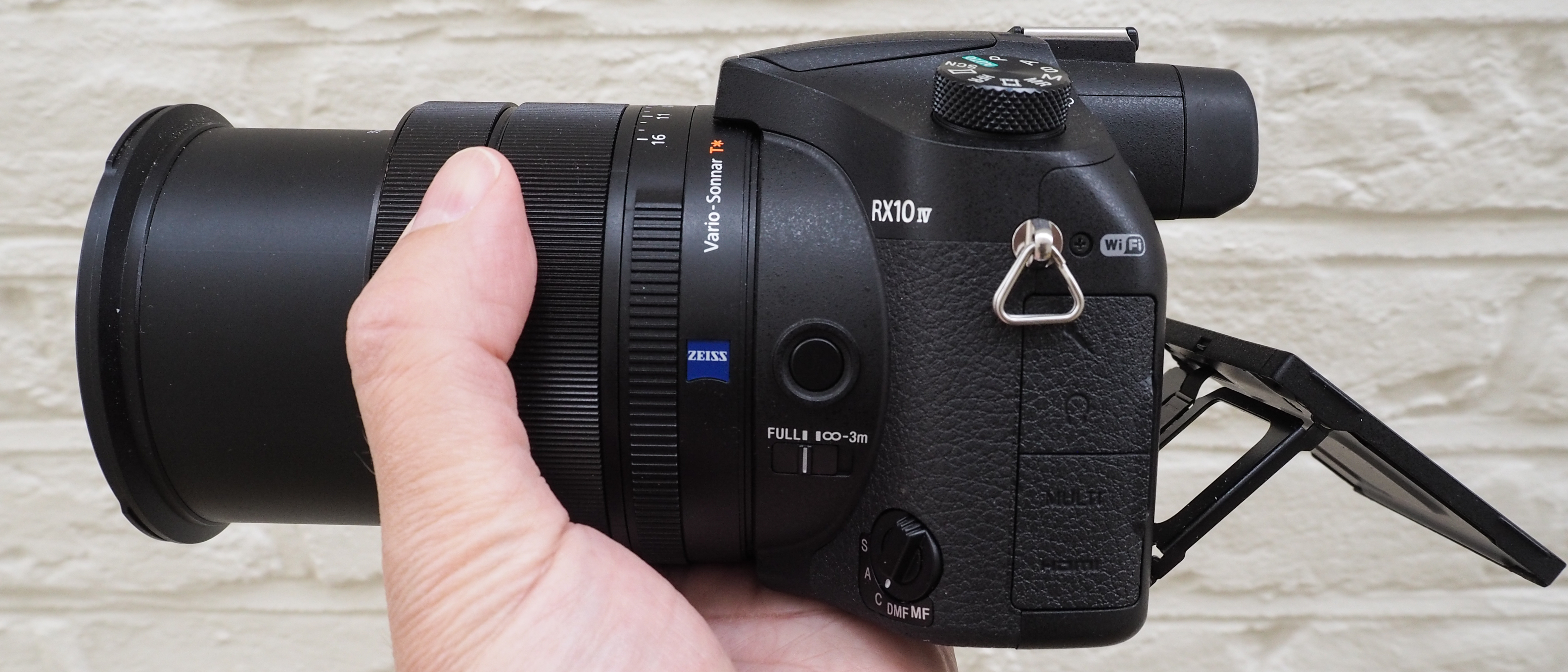 Sony Cyber-shot RX10 IV 20.1-Megapixel Digital Camera Black DSCRX10M4/B -  Best Buy