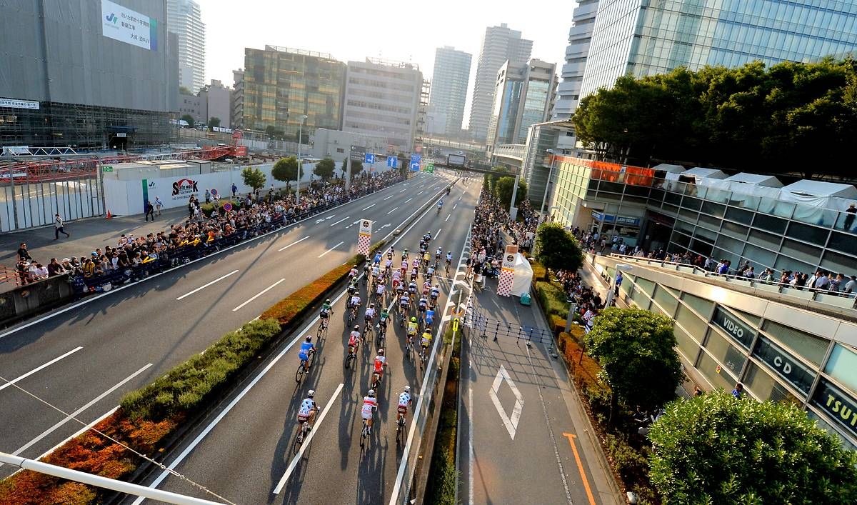 The peloton crosses the line for the climber's points