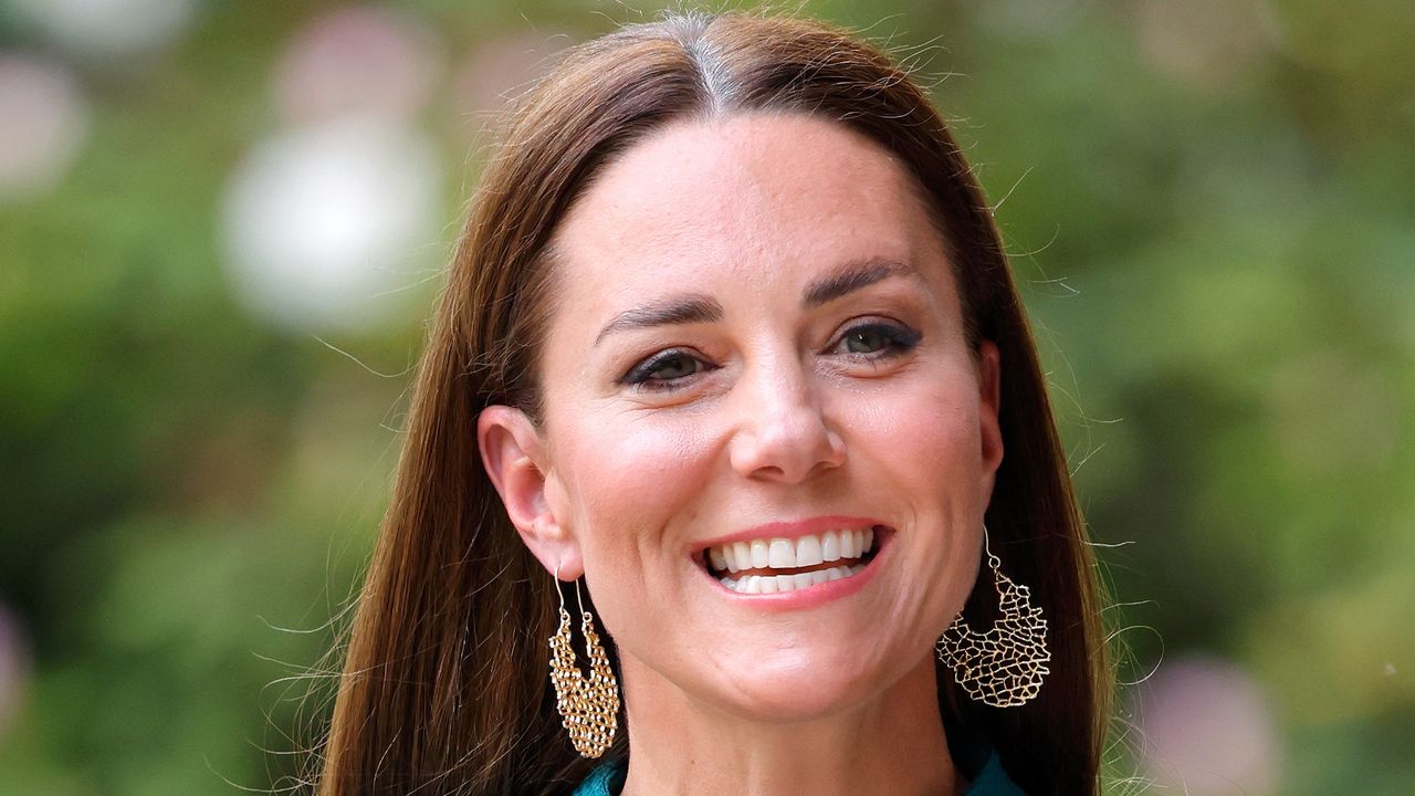 Kate’s sage green mini dress has inspired us. Seen here she arrives to present The Queen Elizabeth II Award for British Design