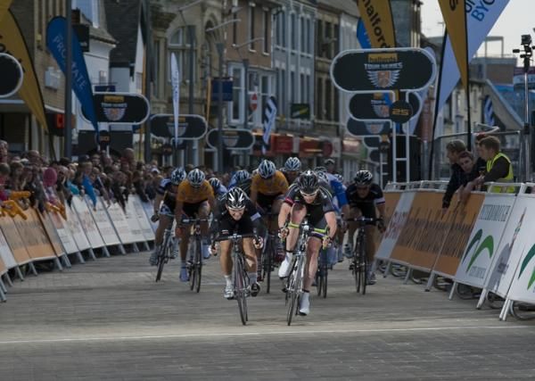 The bunch kicks hard in the twilight.