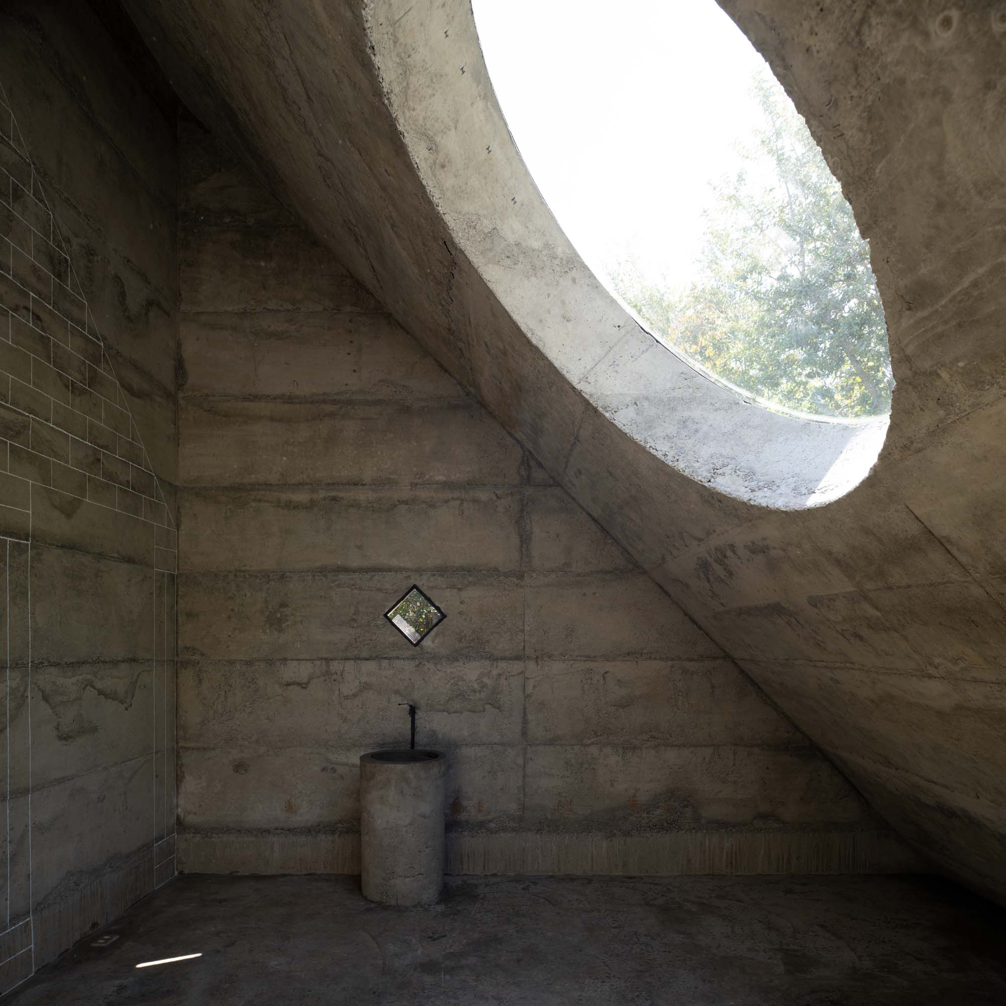 Miel Pavilion, a small, concrete chilean pavilion by Pezo von Ellrichshausen set in the countryside