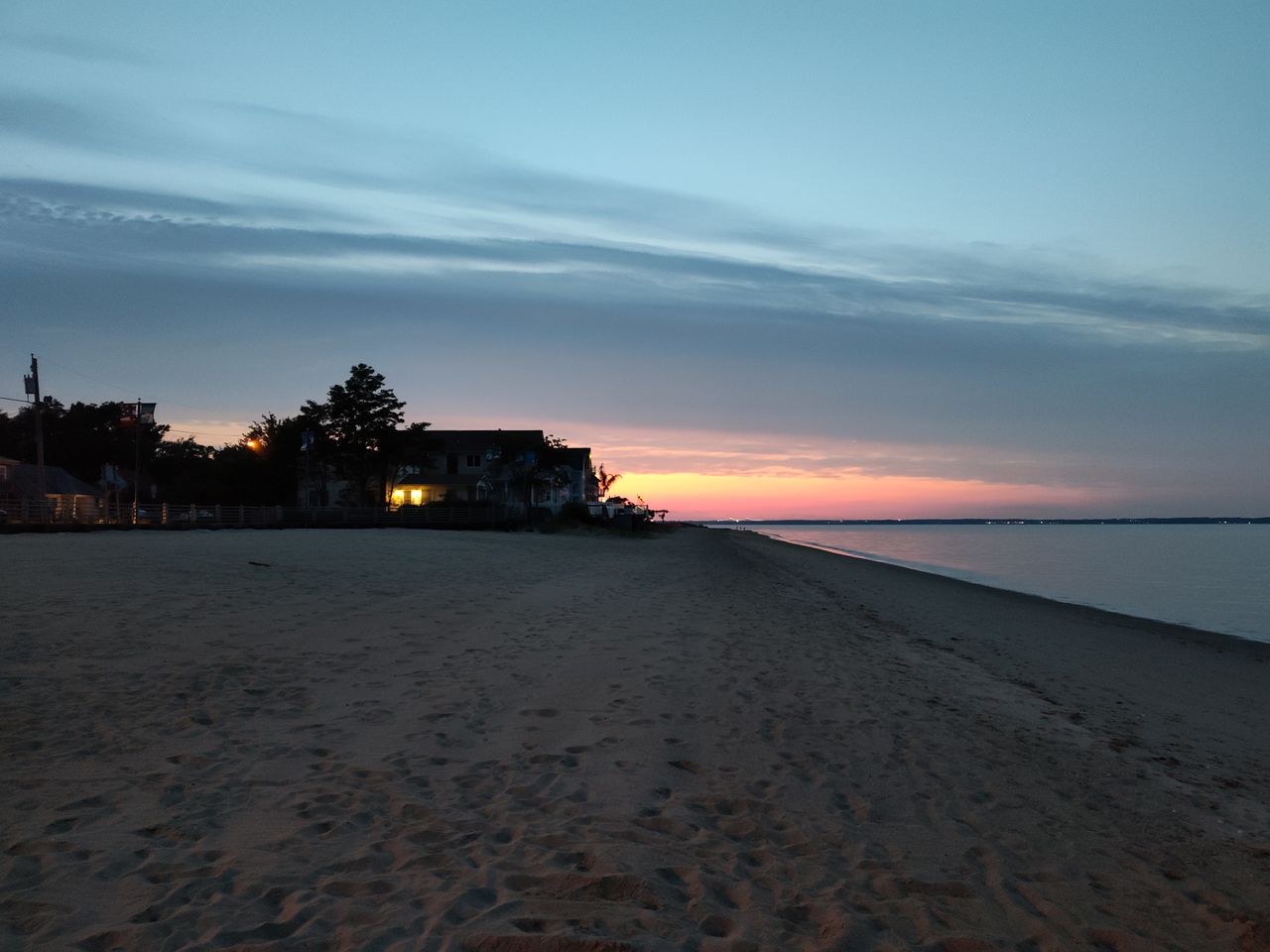 Low light camera samples taken with the Moto G Stylus 5G (2023).