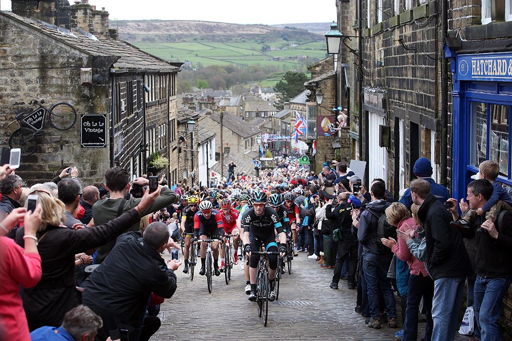 Ian Boswell (Team Sky) trying to fathom where all the people came from