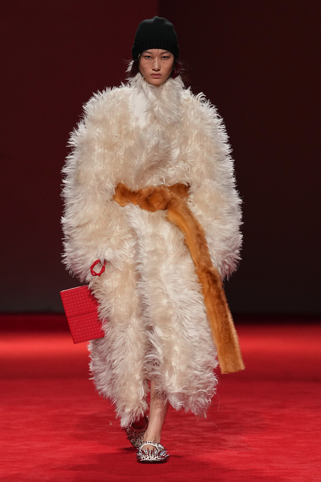 models on the Bottega Veneta Fall 2026 fashion show runway