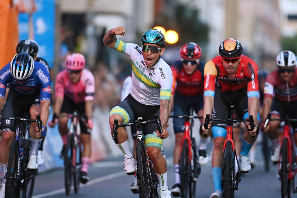 Caleb Ewan wins 2022 Schwalbe Classic