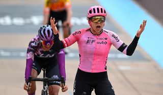 Alison Jackson wins Paris-Roubaix Femmes 2023