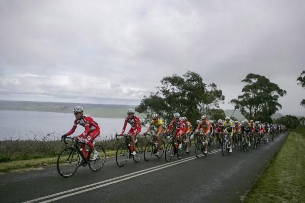 Drapac and Genesys patrol the front of the peloton during the Tour of the Great South Coast's final stage