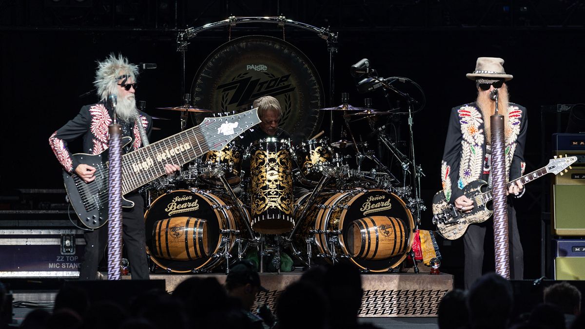 Elwood Francis with his 15-string High Selecta bass