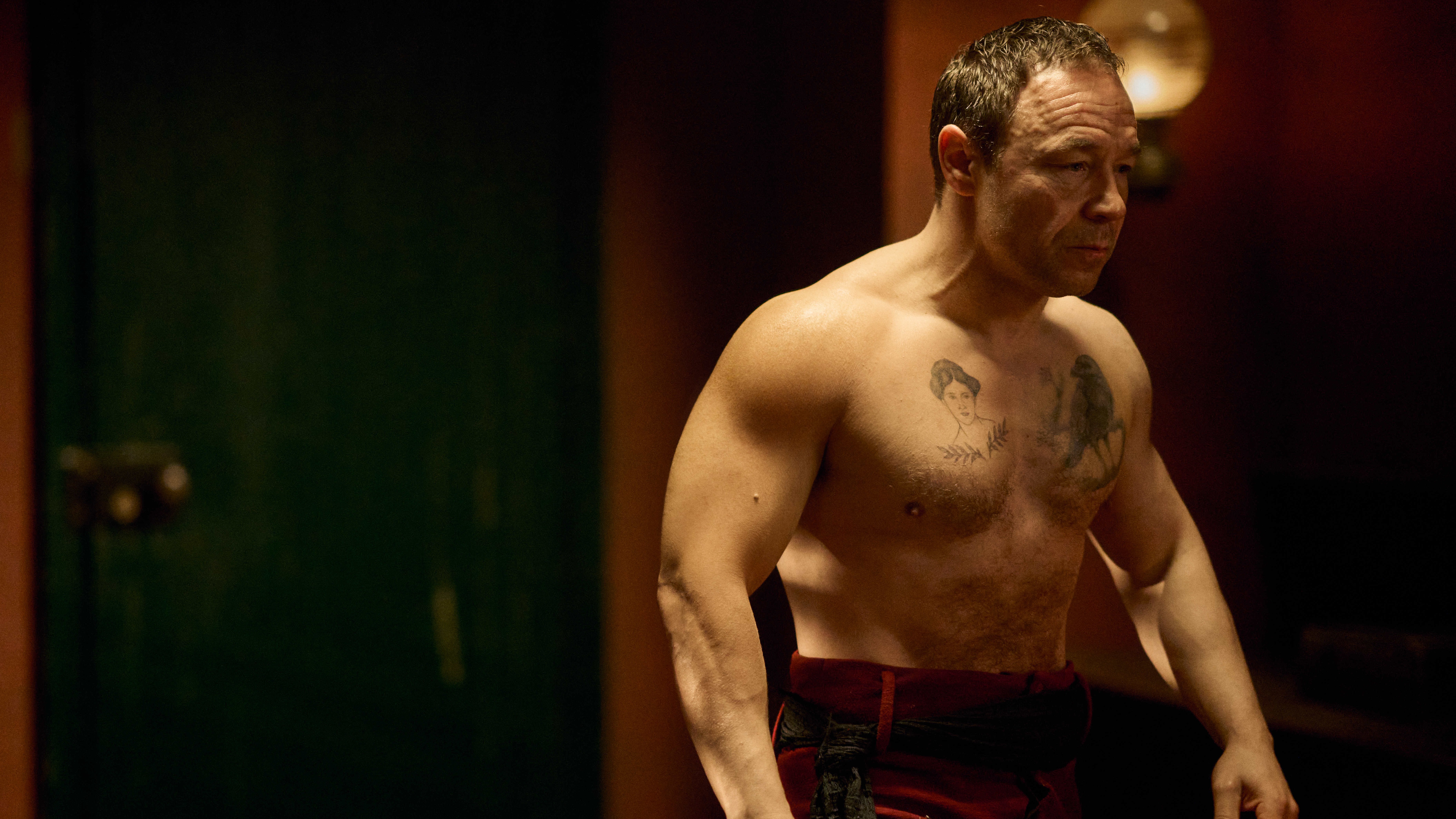 A shirtless Sugar Goodson (Stephen Graham) as seen in "A Thousand Blows" season 1