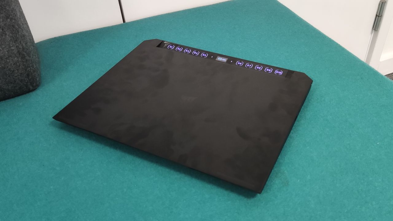 Corsair Voyager a1600 laptop