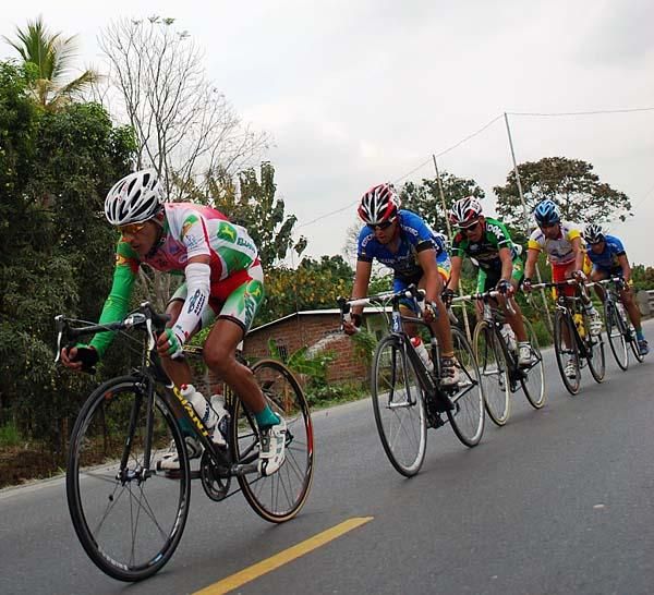The break trades turns at the front.