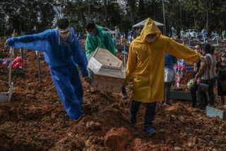 Gravediggers bury a Covid victime in Manaus, Brazil