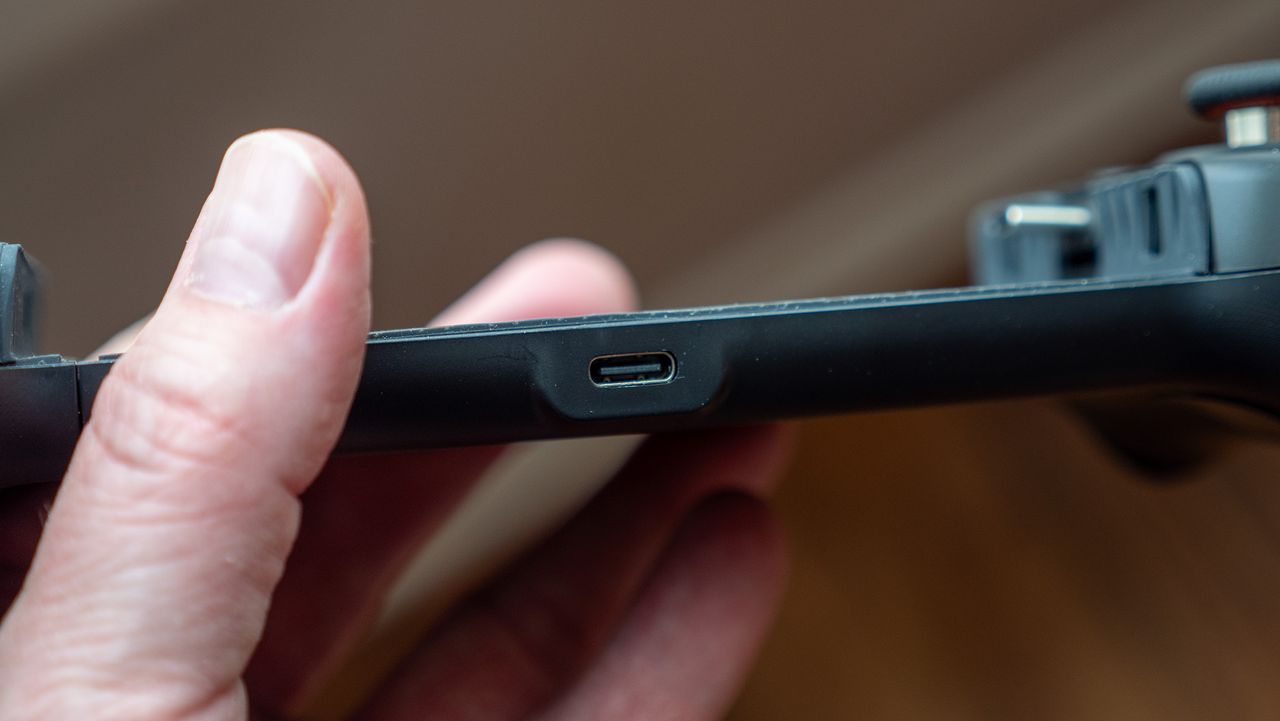 A close look at the buttons, joysticks, and triggers on the Abxylute S9V