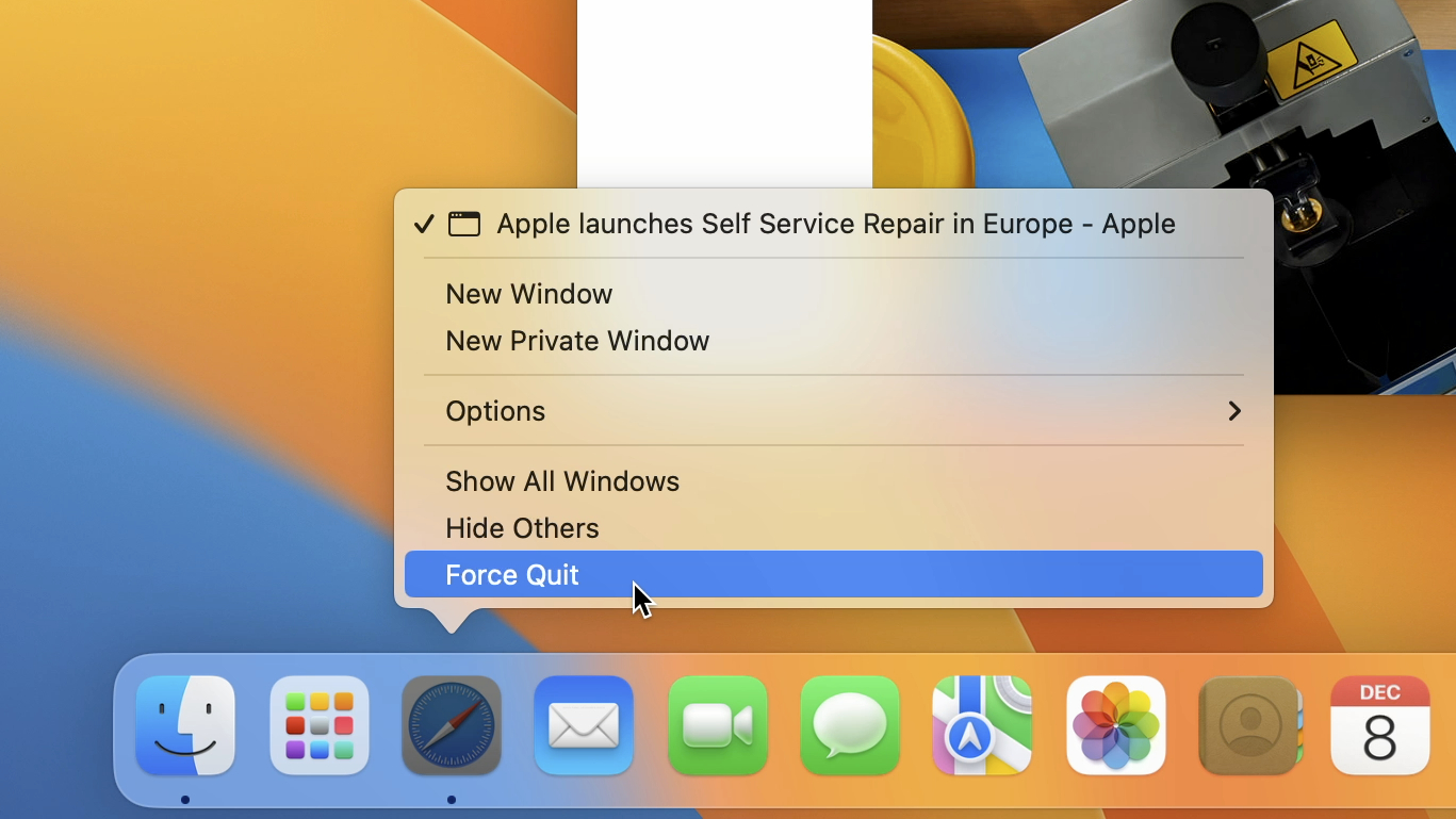A context menu in macOS Ventura showing the Force Quit option for the Safari app.