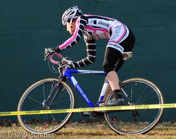 Natasha Elliot (Garnerau Club Chaussure) on the front of the race