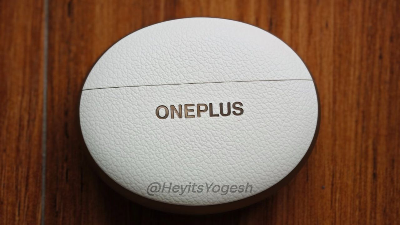 A leaked image of the OnePlus Buds 3 Pro earbuds