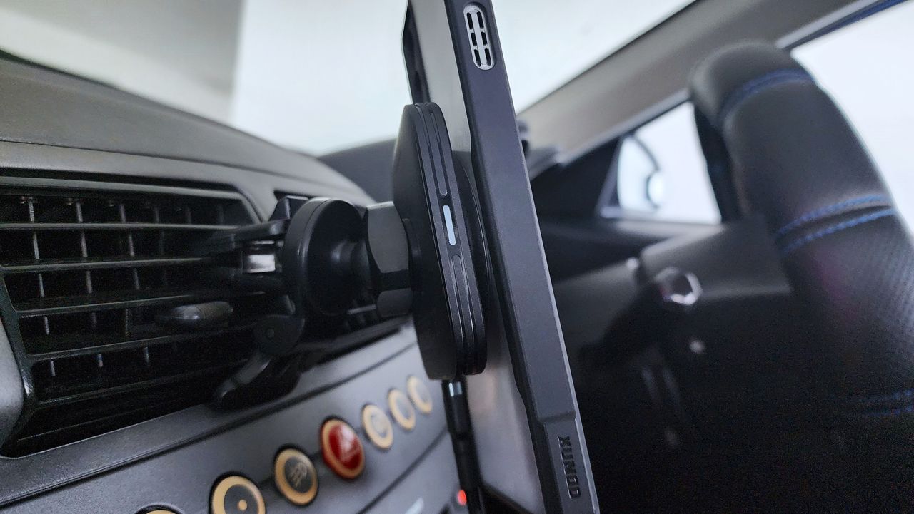 ESR HaloLock Qi2 Magnetic Wireless Car Charger