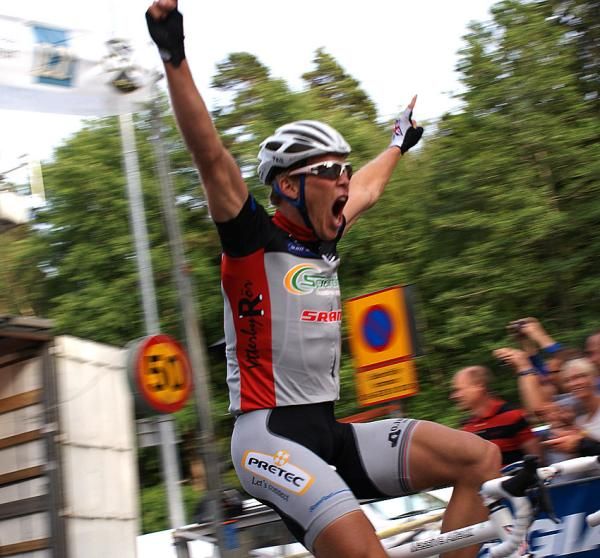 Stevenson crossing the line as new champion