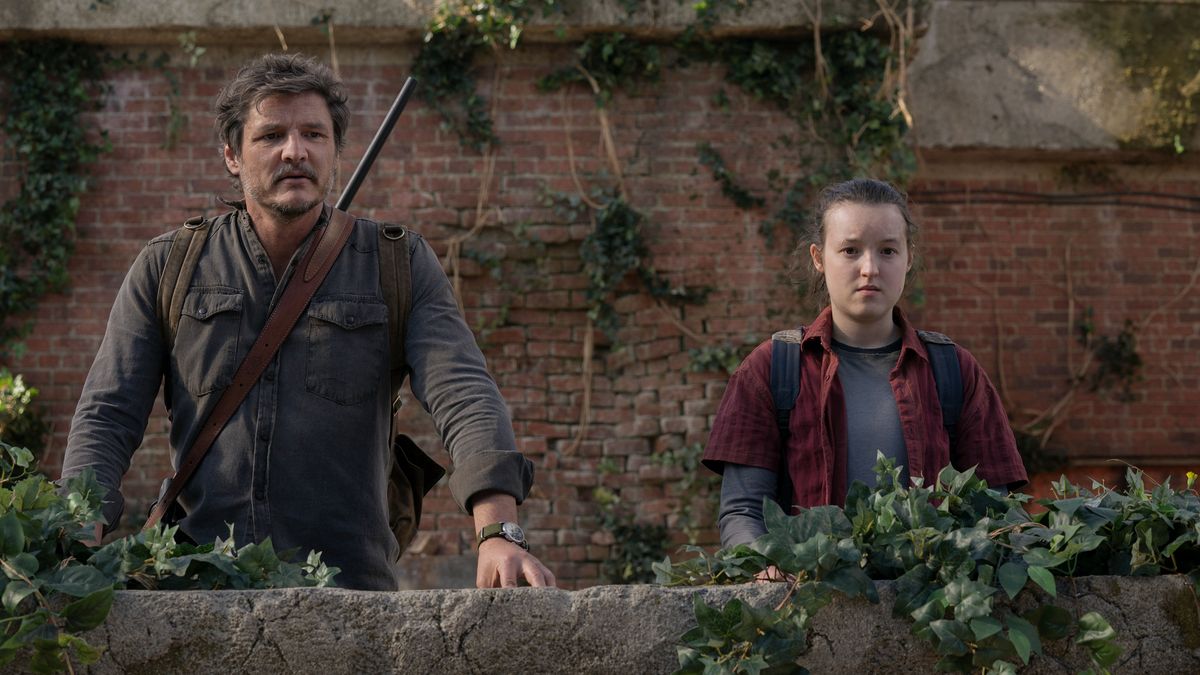 Joel (Pedro Pascal) and Ellie (Bella Ramsey) looking out over the city in The Last of Us episode 9