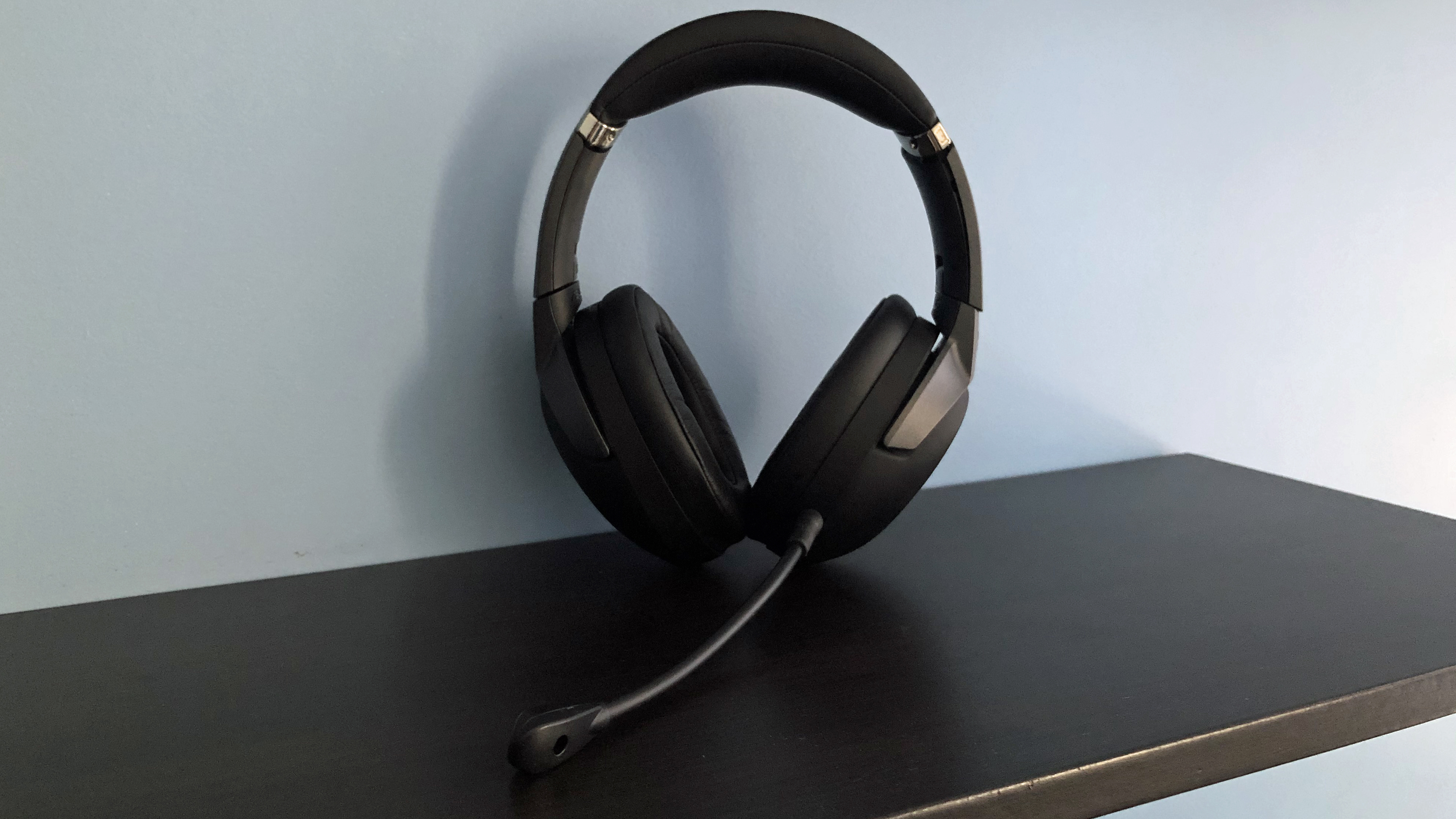 Asus ROG Strix Go 2.4 Wireless Gaming Headset Review: Most Versatile |  Tom's Hardware