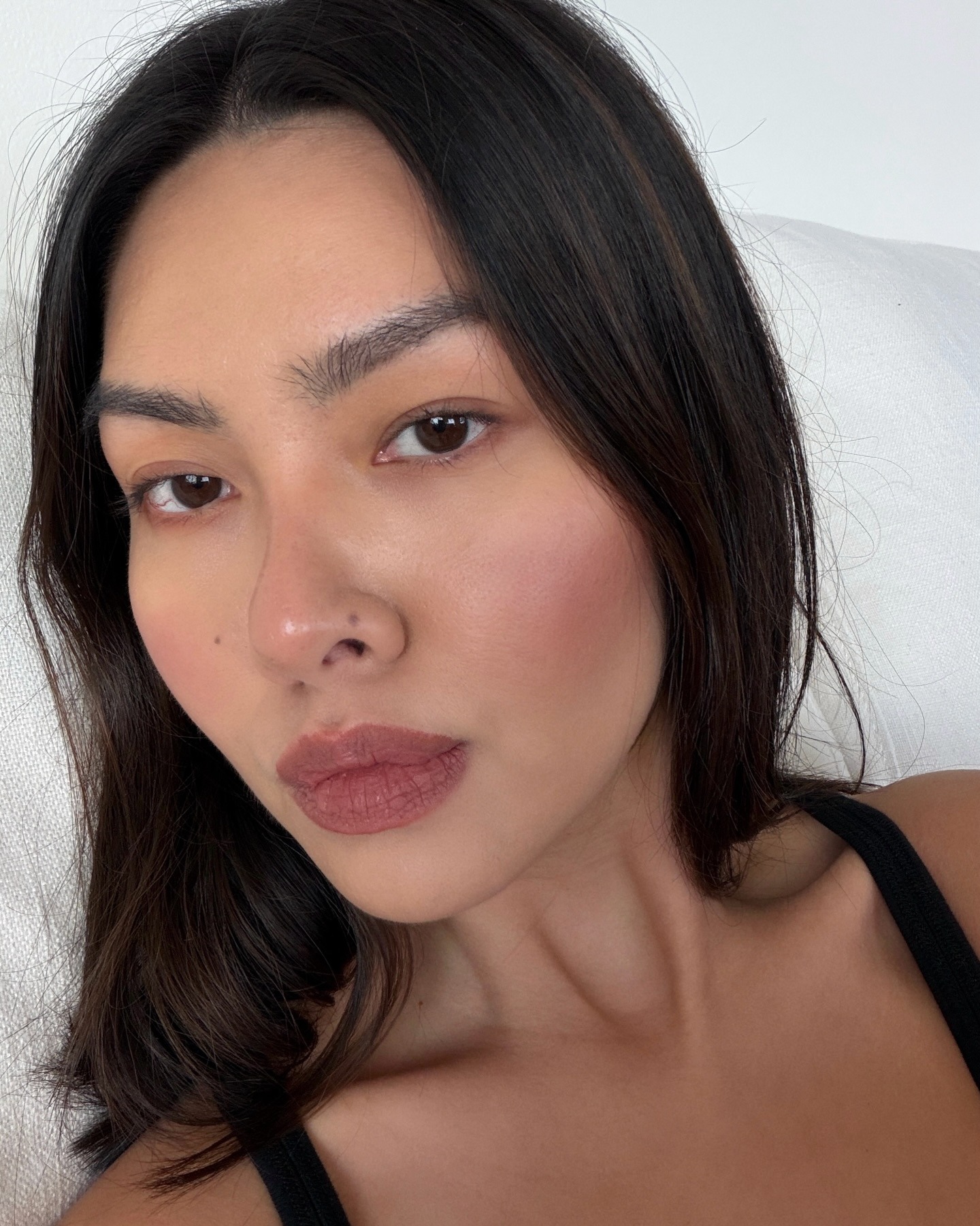 Creator @mimixn with a sculpted makeup look