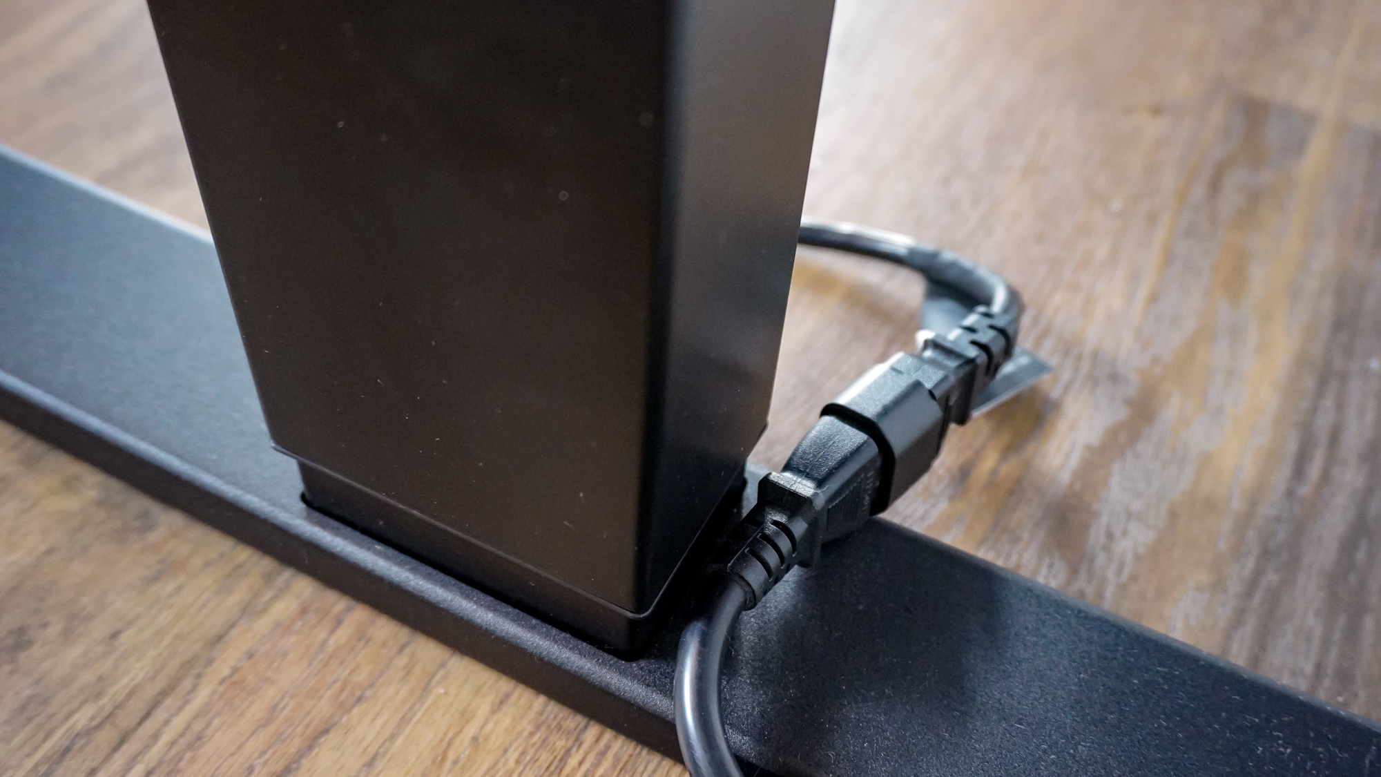 The power connector at the base of the Secretlab Magnus Evo's leg