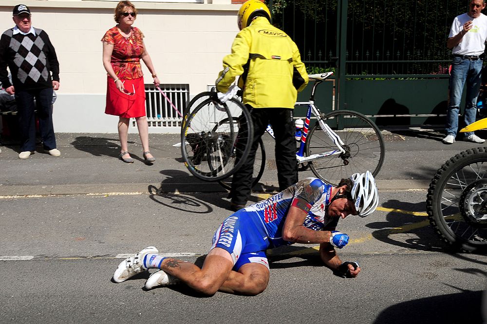 Sylvain Chavanel crashes in 2011
