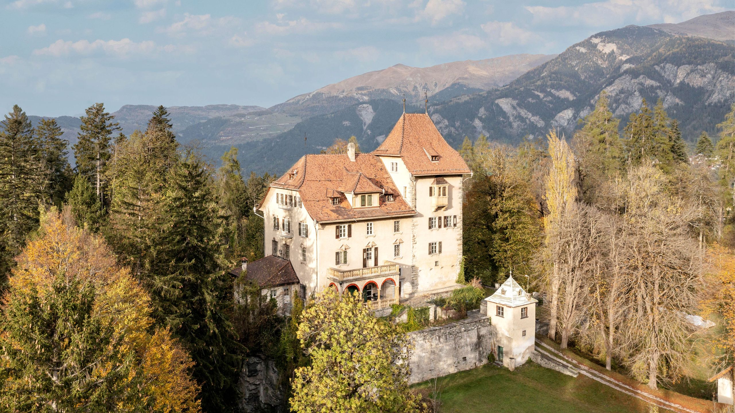 An Alpine hideaway on a Swiss mountaintop that's like something