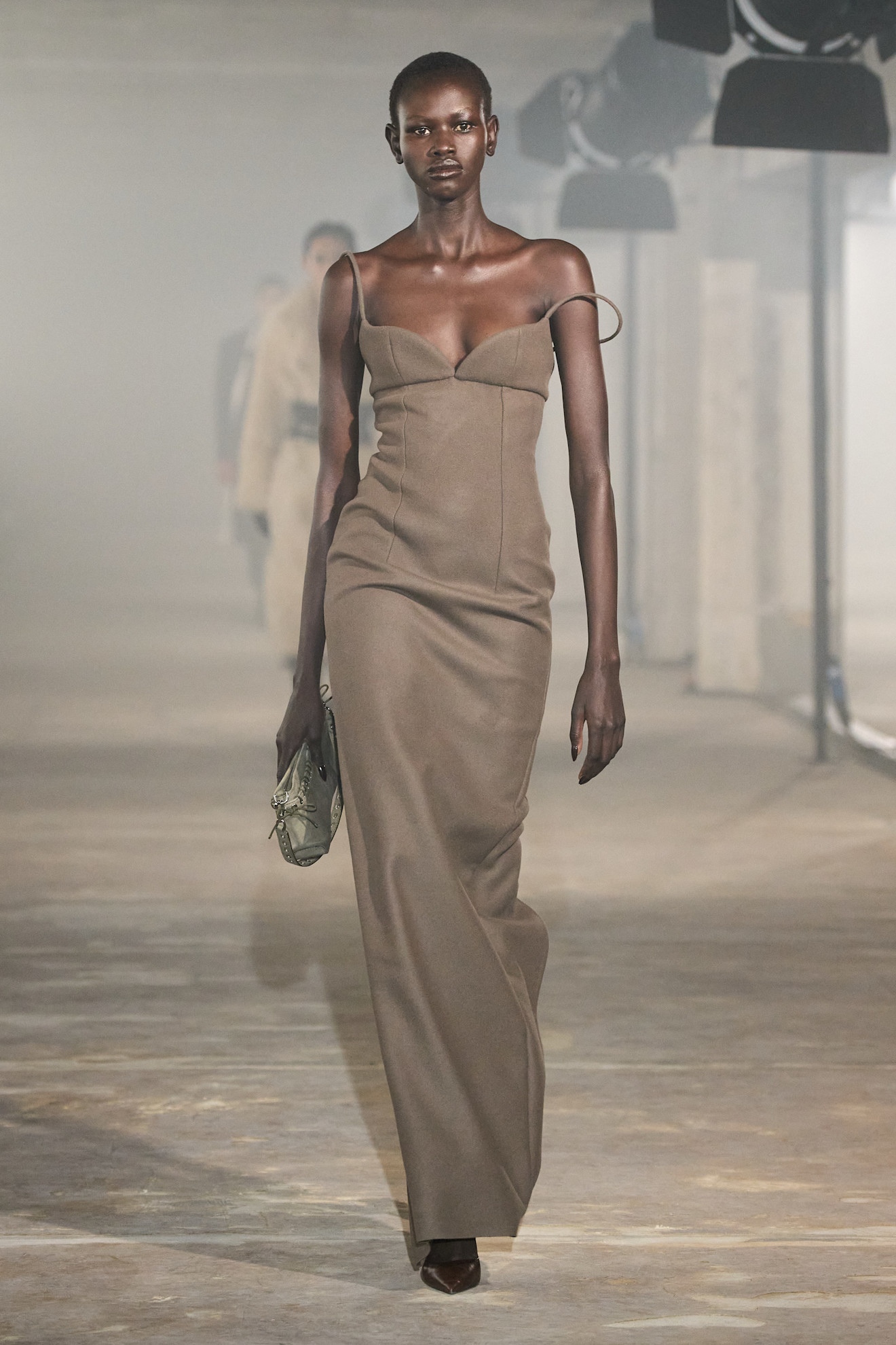 A model wore Hailey Bieber&#039;s brown corset dress on the Ludovic de Saint Sernin Fall 2025 runway