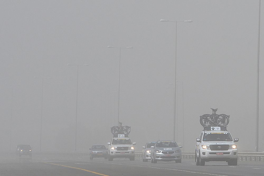 Strong winds caused sandstorms during the start of stage 5 causing the race to be neutralized