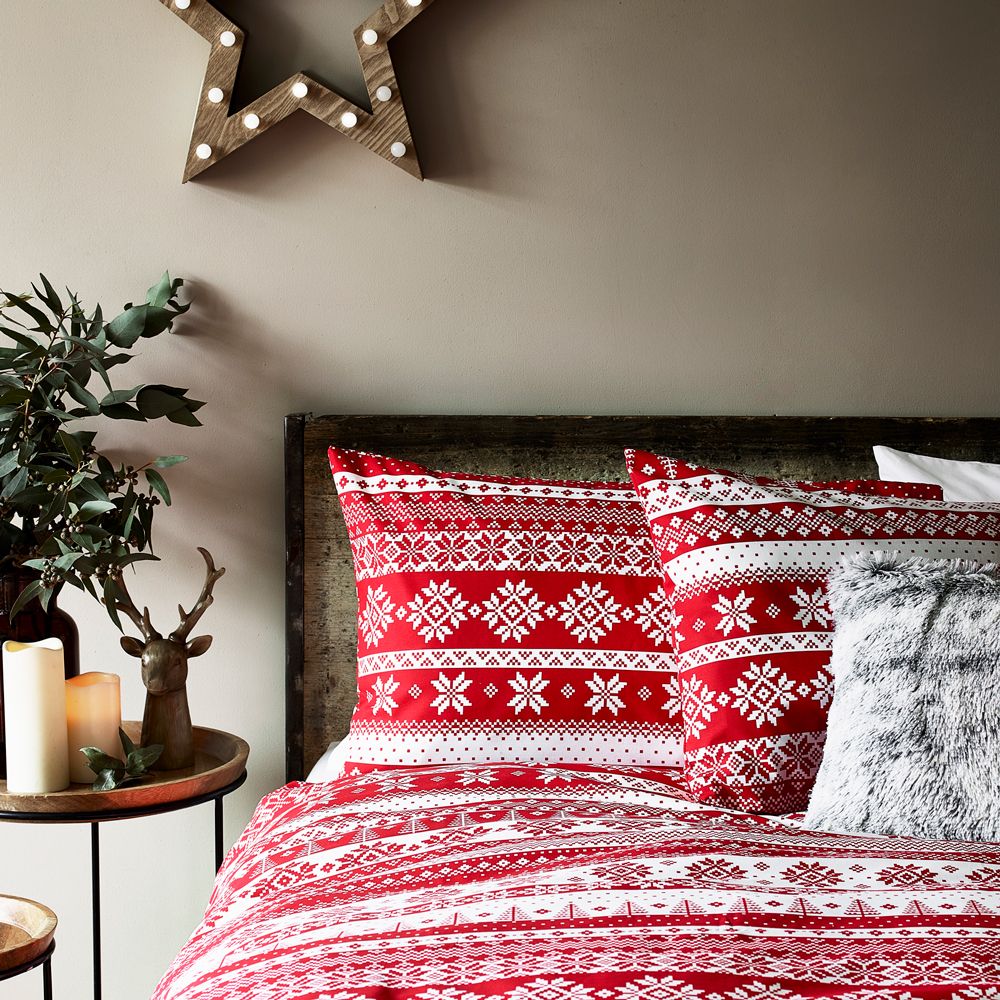 There's an Asda Christmas bedding set to suit the whole family this