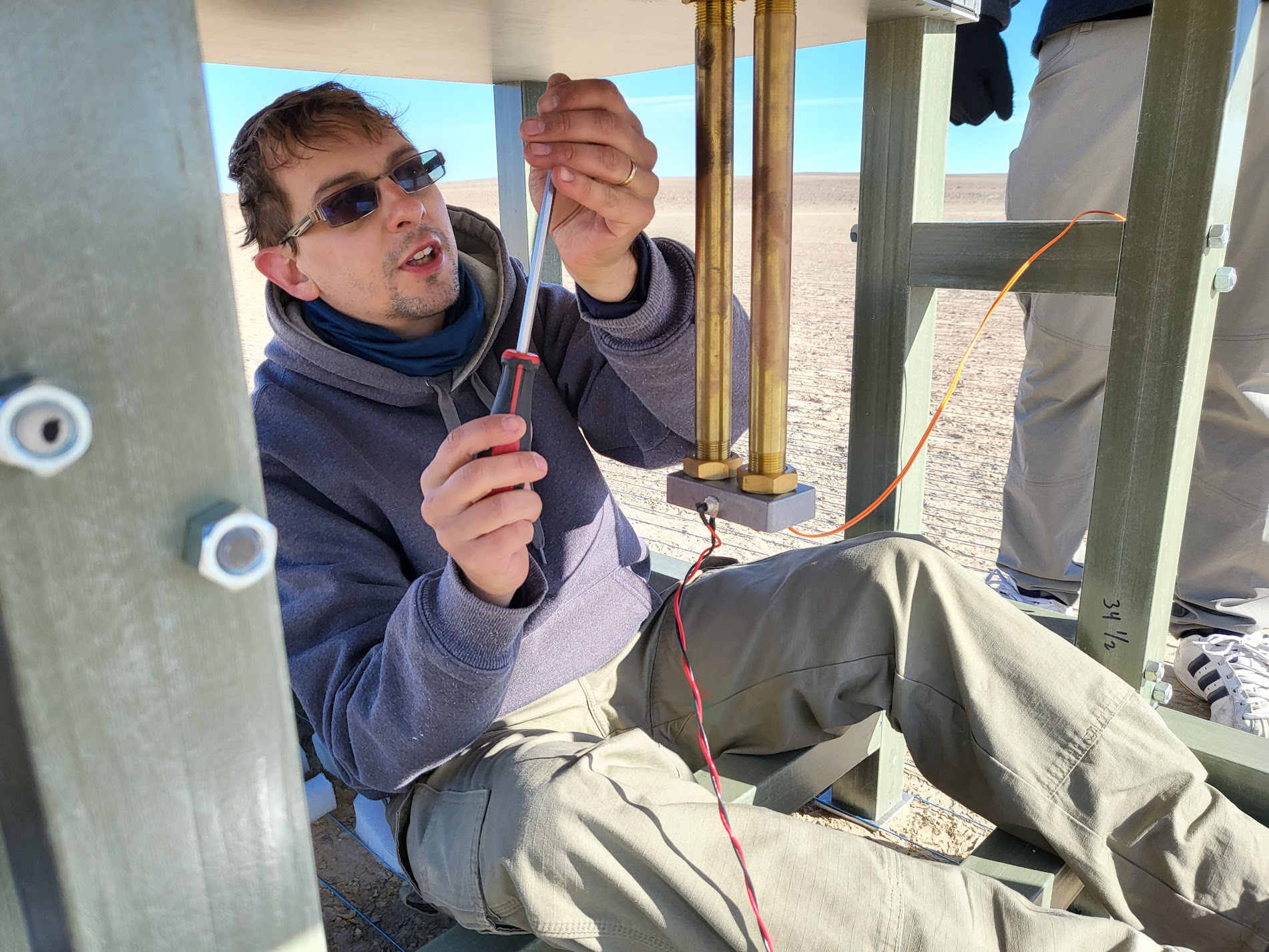 John Barratt wires up the EDGES antenna.