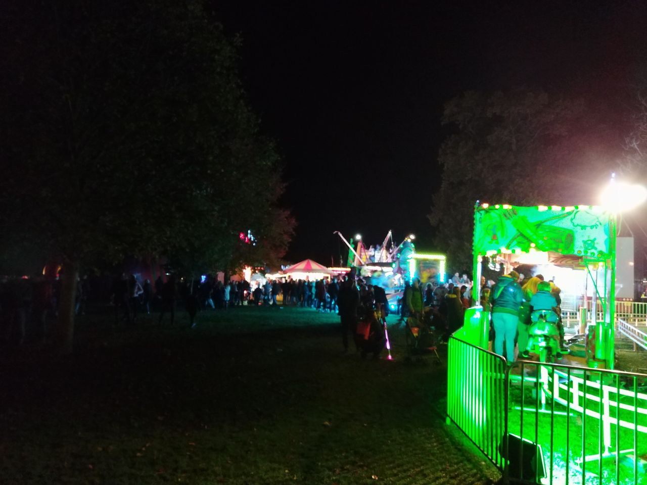 Venturing outdoors at night, and bright lighting causes problems for the Razer Phone