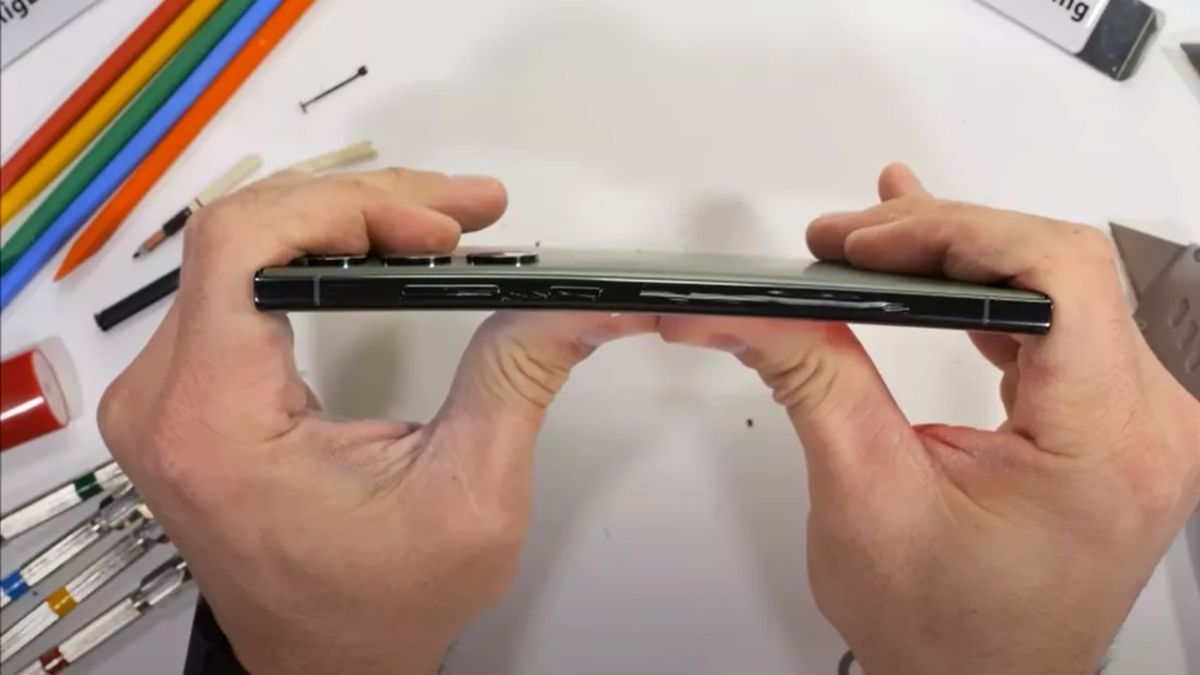 Galaxy S23 Ultra bend test 