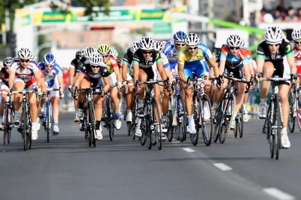 Riders in the bunch begin to make some moves as the race heats up.