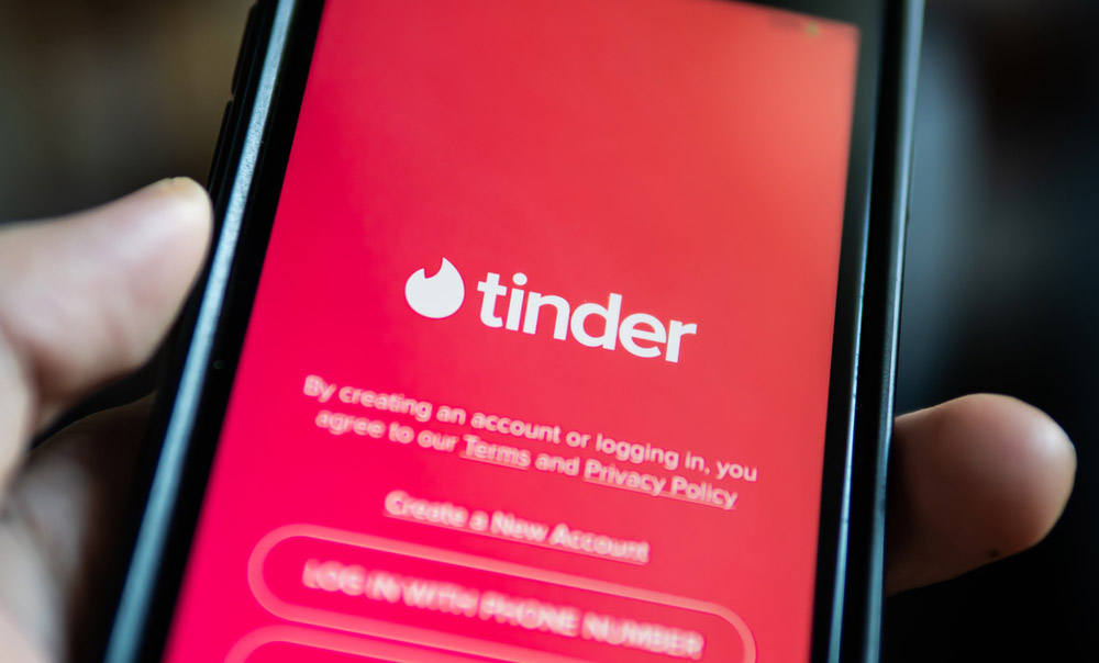 70,000 Tinder photos of women are being traded online (report)
