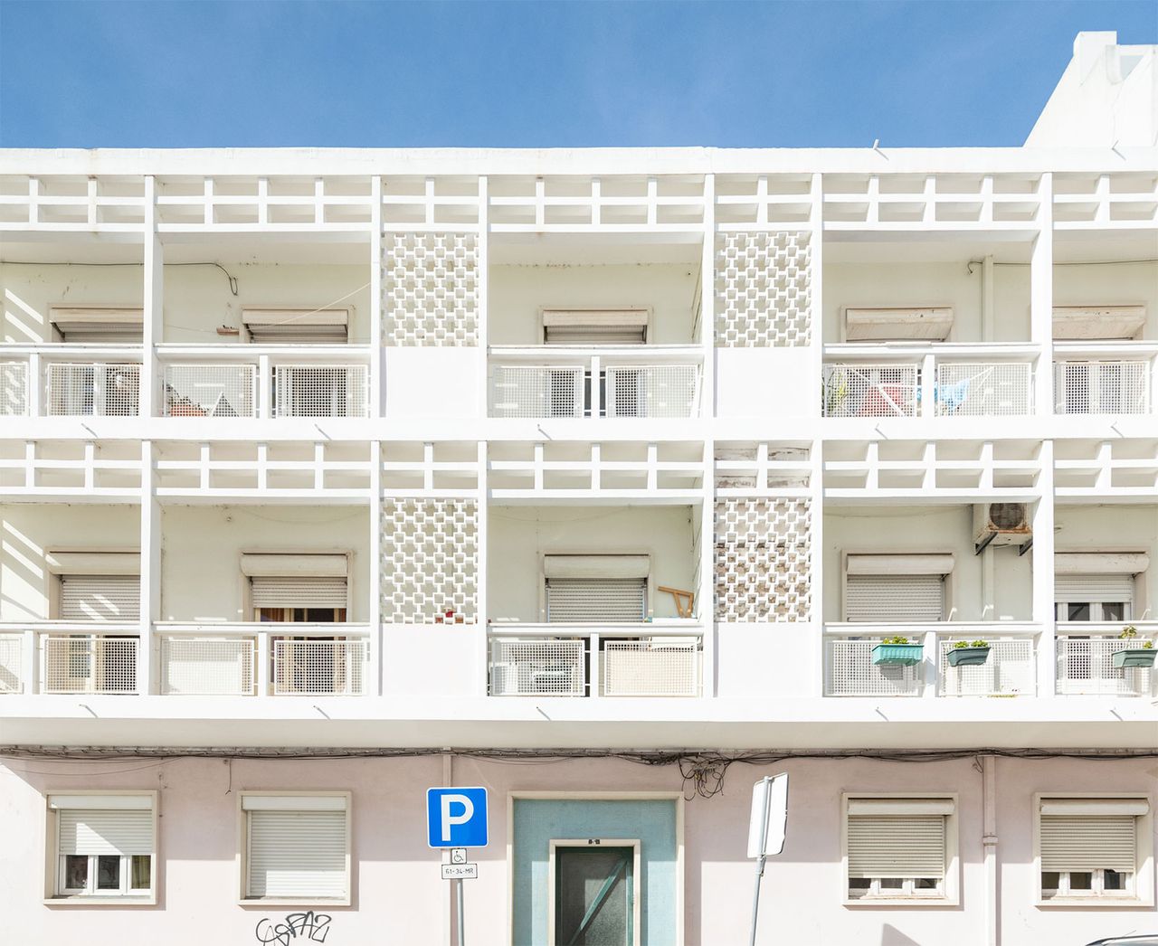 midcentury residential structure during Faro Modernist Weekend