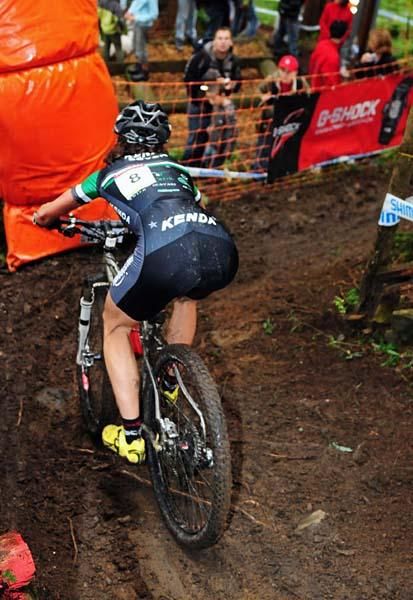 Mary McConneloug (Kenda-Seven-No Tubes) heads down a steep trail